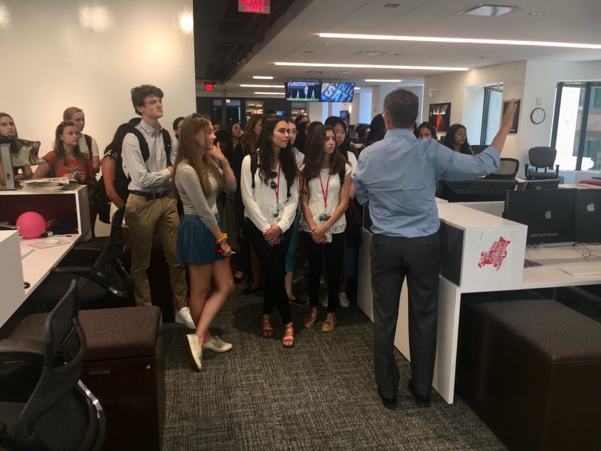 writeonjuliet's tweet photo. New England Center for Investigative Reporting students learning the ropes from the Globe’s Scott Allen, assistant managing editor, projects. #NECIRBC #NECIRBU https://t.co/mXEDpA0huF