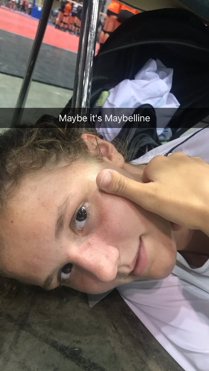 AmandaHowe518's tweet photo. Happy belated b-day to my home girl🎉 thanks for all the laughs and mems❤️i love you and your toe thumbs sm😜 hope your 17th was amazing!!@EllaWhite07 https://t.co/SiNmkaxWed