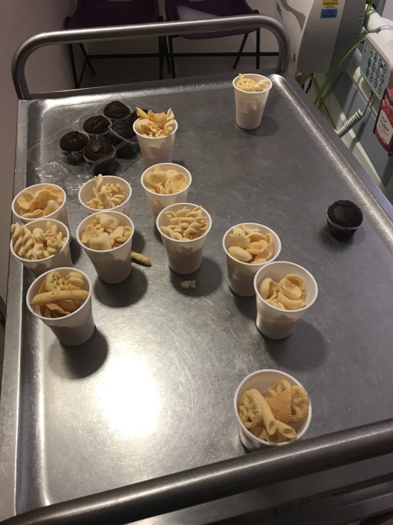 PoxonDani's tweet image. Ward 206 Day room all set up for the football and match snacks provided to those who fancied watching it at their bedside 🏴󠁧󠁢󠁥󠁮󠁧󠁿🥨🍩🍿#patientsfirst #comeonengland @LynseyHeald @UHDBTrust @TraceyS84158159 @gillogden66 @cbaddeley82