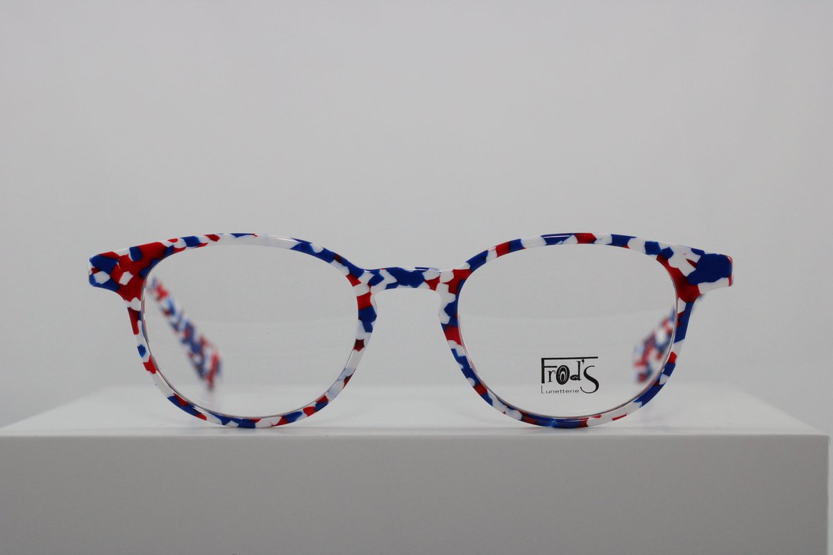 BILARIOUTE's tweet photo. @SAVIDANSTEVE @FlorentRobaut #frodslunettes Tu m avais donné ton maillot de France Uruguay... je t ai trouvé les lunettes de la finale !!! https://t.co/XYaxGjqHYn