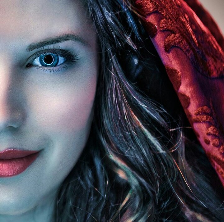 OUAT_Source_FR's tweet photo. #PHOTO #BTS
Amazing shoot of #MeghanOry by @pixelPushingMad !

(The 3rd pic is a collage of the first two)

(via vfxsup's Instagram) https://t.co/T9RlHZ7MAD