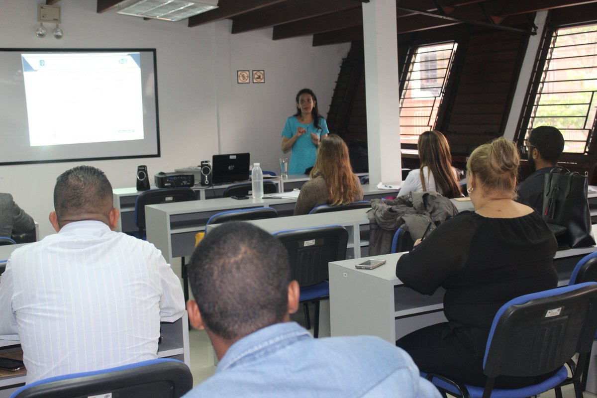 EscuelaFiscalMP's tweet photo. #11Julio | En el marco de la actividades del Programa de Formación y Actualización (AFA), se desarrolló el #Taller: "Procedimientos Especiales Contemplados en el Código Orgánico Procesal Penal" en la #ENFMP.
Mira las fotos. 📸 https://t.co/dVWKtxDymW