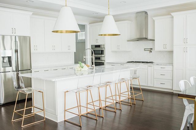 Luminous_Lines's tweet photo. Client spotlight! We've been updating @ashleygaughaninteriors 's portfolio and I am seriously over the top obsessed with this kitchen from one of her recent installs. A little side note - I originally went to school for interior design, so I have really … https://t.co/4Xwm2pWi7x https://t.co/ZfpLQNbrWi