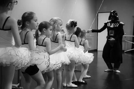 DespertaresMex's tweet image. The dark side of ballet ⚫😮🤔 #balletfun #funstuff.
———————
#Despertares2018 / 25 de agosto / #AuditorioNacional / 20:30h. / Boletos en #ticketmaster 👉🏼 buff.ly/2MqrJqX
. 
@auditoriomx @culturamx @inbamx @visitmexico @mexico_mx   @danzainba  #México #visitmexico