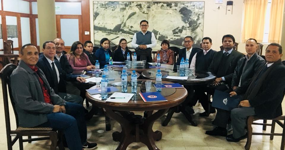 SNPP2018's tweet photo. Foto Histórica SOCIEDAD NACIONAL PARAMÉDICOS DEL PERÚ🚑🇵🇪, proyecto que innovará la educación nacional. 🤝 10/07/18 https://t.co/fuFibplPYu