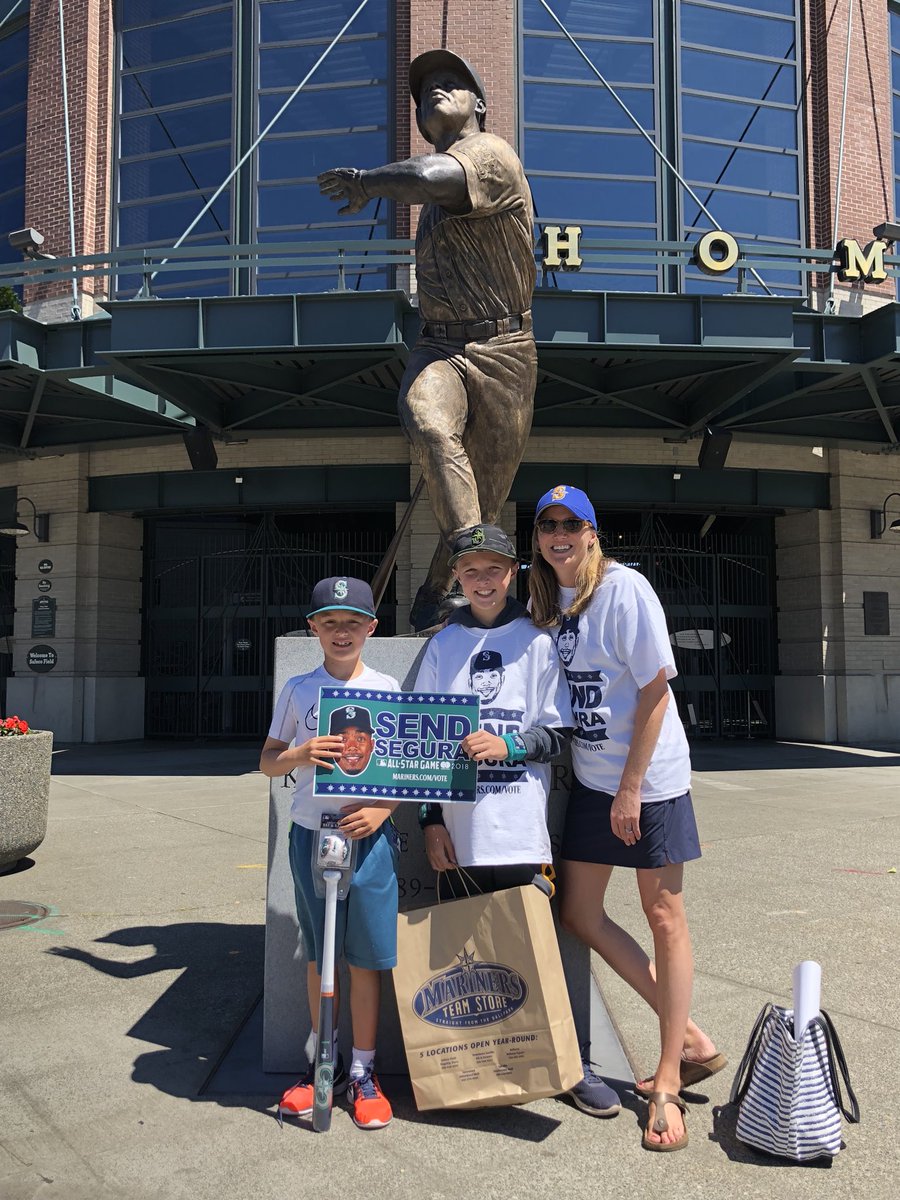 Thanks to all the fans who came out to @SafecoField today to #SendSegura . Can’t make it in the next 20 minutes? Vote online!