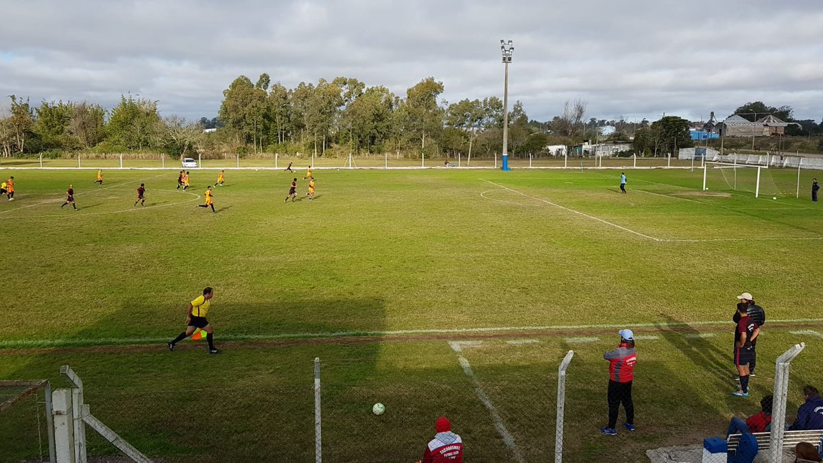 CerroLargoFc's tweet photo. #AMISTOSO
Final
⚽ Equipos "B" @CerroLargoFc 0 x 0 @TacuaremboFC1
🏟 Estadio Domingo Uría, Río Branco.
#vamoelcerro #laazulyblanca
#soydelcerro #alientoarachán
#decatur #albertos
#matgeor #refrescotacuarí
#sam #microfin https://t.co/bbwDRW9ERh