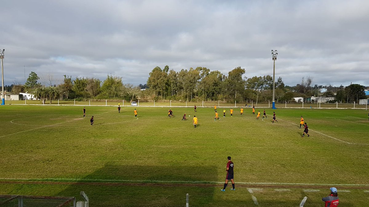 CerroLargoFc's tweet photo. #AMISTOSO
Final
⚽ Equipos "B" @CerroLargoFc 0 x 0 @TacuaremboFC1
🏟 Estadio Domingo Uría, Río Branco.
#vamoelcerro #laazulyblanca
#soydelcerro #alientoarachán
#decatur #albertos
#matgeor #refrescotacuarí
#sam #microfin https://t.co/bbwDRW9ERh