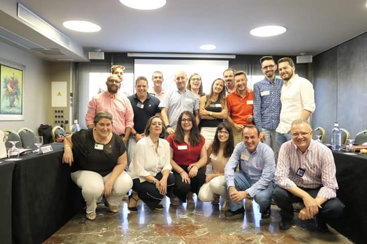 LanzaJaen's tweet photo. ¿Dónde puede ir un equipo de lanzaderxs a las 6 de la mañana un martes? 🤔 ¡Mil #gracias #BNI #Jaén por vuestra acogida! 
@Lanzaderas_EES @fundacionTef https://t.co/XbWJxEUYLG