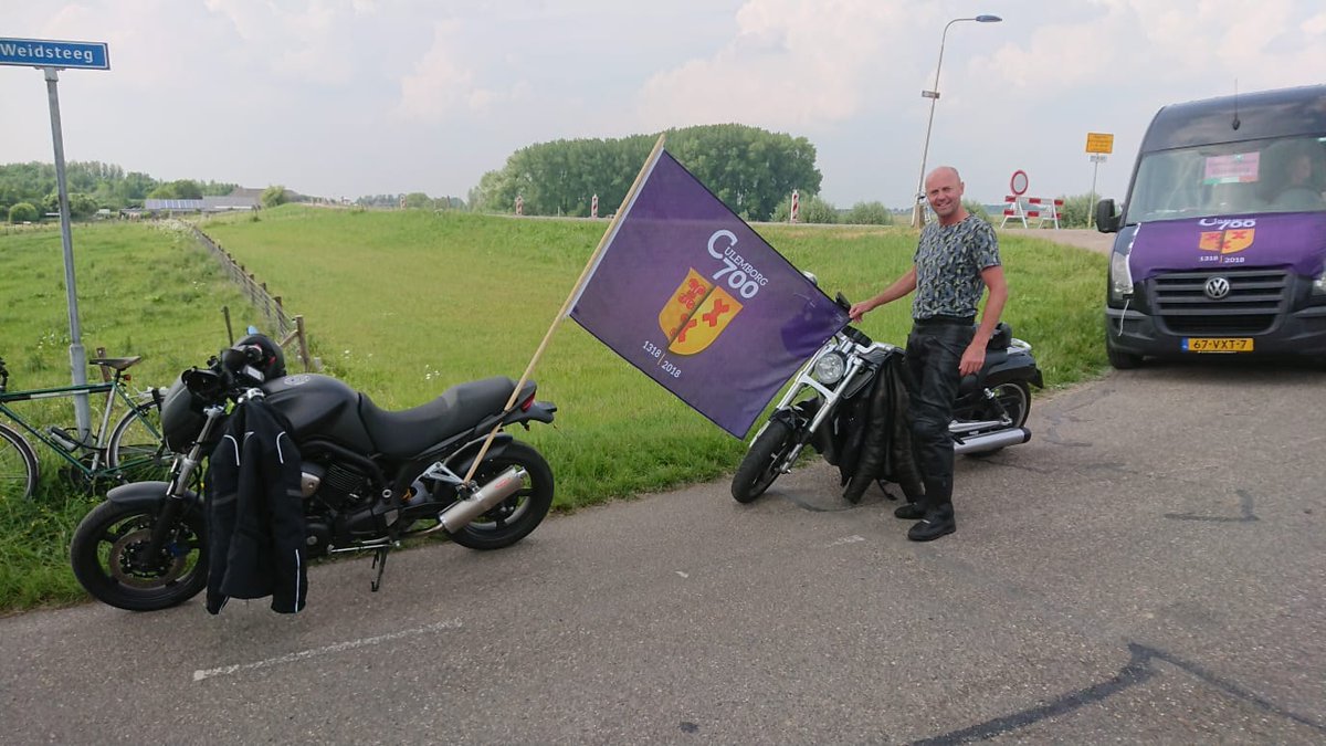 Je ziet ze steeds meer door de straten van onze stad, de kleurrijke vlaggen van C700!

Er zijn nog ongeveer 50 vlaggen over. Grijp dus nu je allerlaatste kans om deze exclusieve vlag op te hangen! Haal ze nu bij het Elisabeth Weeshuis Museum voor 5,50 euro.