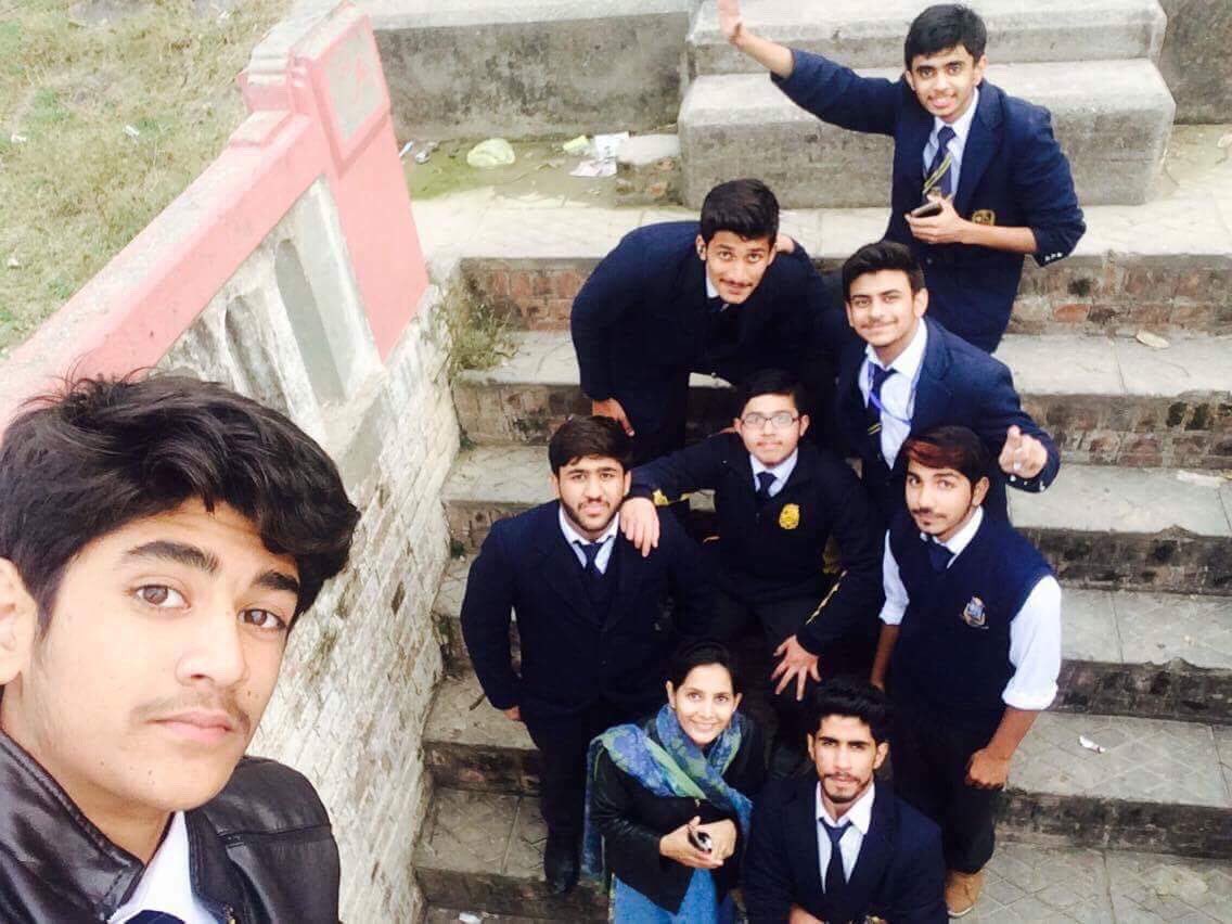 ahmedshahbarak's tweet photo. When I say I miss School, I mean My friends And the Fun. Not The School....😂🙌
#O3_Vibes
#Missing_you_All 😪😥
#Love_You_All 😅♥️💕... https://t.co/mpiDaximVU
