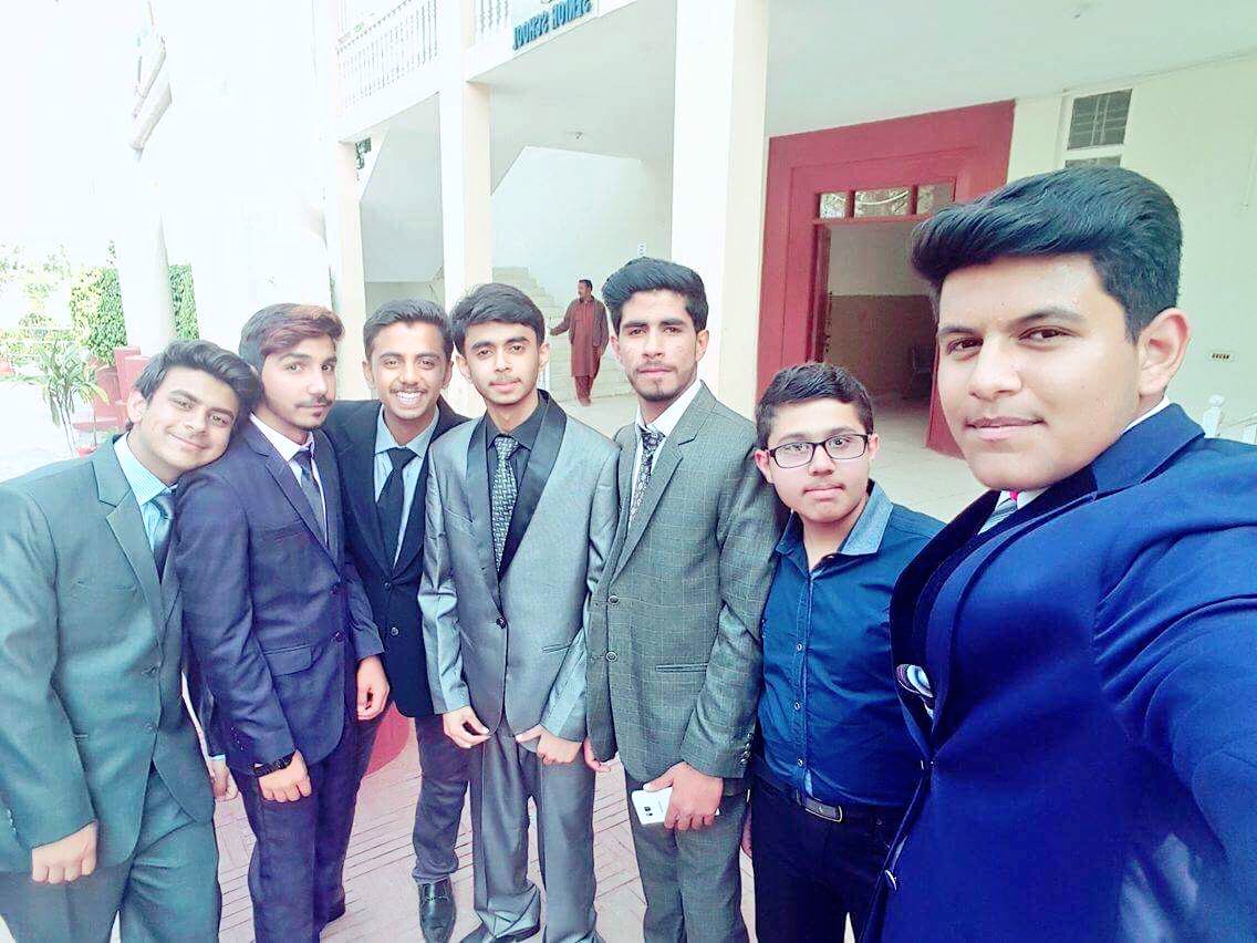 ahmedshahbarak's tweet photo. When I say I miss School, I mean My friends And the Fun. Not The School....😂🙌
#O3_Vibes
#Missing_you_All 😪😥
#Love_You_All 😅♥️💕... https://t.co/mpiDaximVU