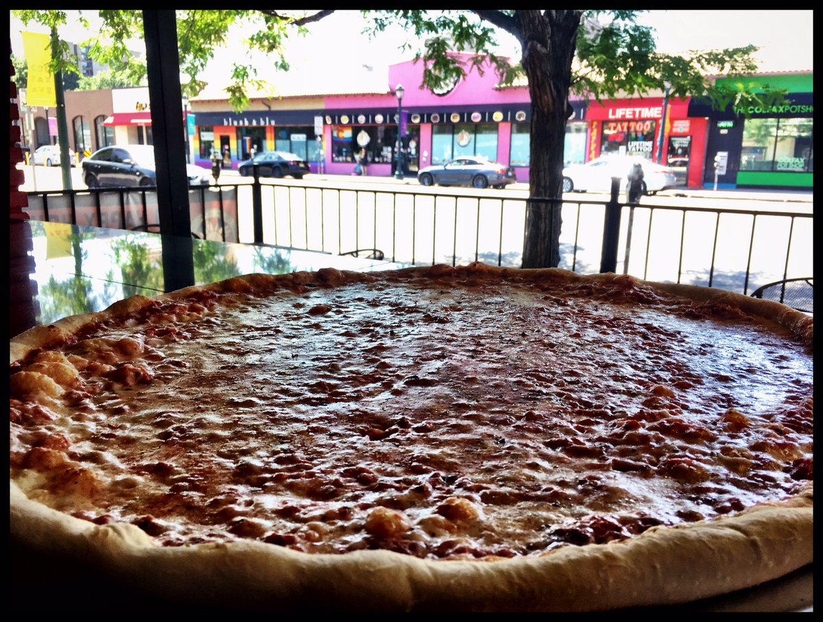 🍕🎉🍻🍩💜
303.623.4897
3GuysPies.com