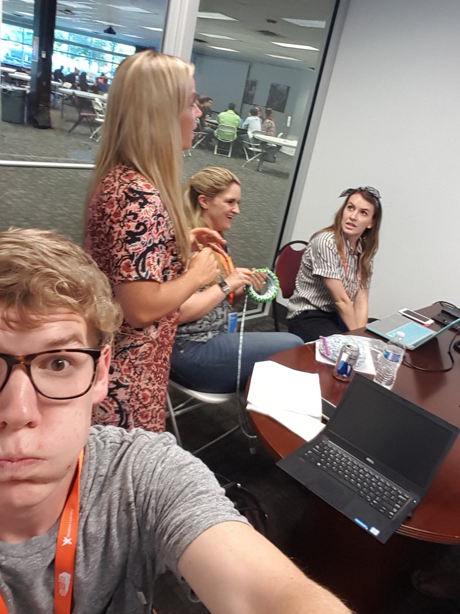 Braydon_U's tweet photo. Crowd hacking at #VisCon2018. I'm liking our chances for the grand prize! https://t.co/tg5JsjSzDq