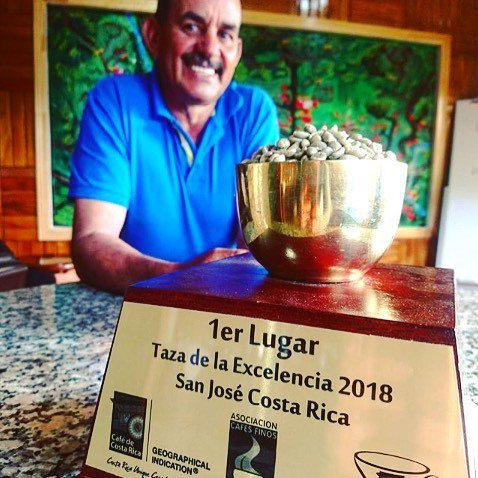 cupofexcellence's tweet photo. 🥇Wow, what an auction!⠀
More than 2800 bids placed during this record-breaking 6-hour auction. The winning bid of $300.09/lb has shattered our previous record by over $170/lb for 1A from Don Cayito (@cafedoncayito) owned by Luis Ricardo Calderon Madr… https://t.co/F7YaZ2ilwu https://t.co/kFekG5rPs8