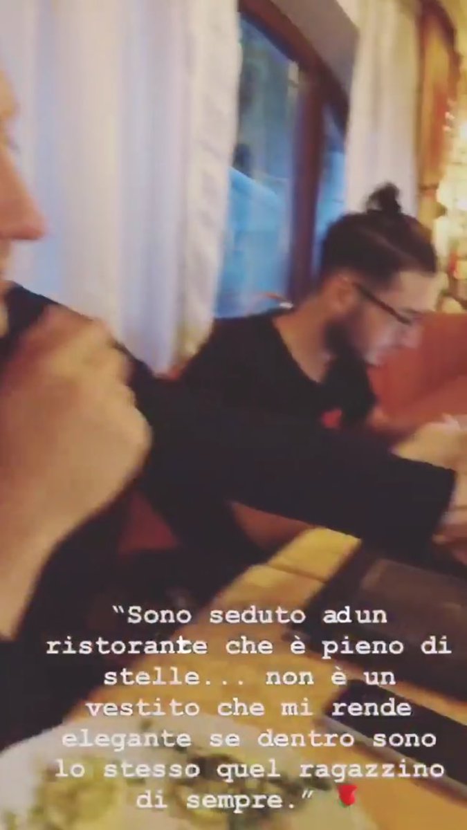 _auro_dragons's tweet photo. Dovete notare tutti la frase di “Due Ore” scritta sotto.
“Quello che scrocca due tiri, che non ha i soldi per le sigarette...” @IRAMAPLUME
#Irama #Plume #IramaPlume #DueOre #Amici17 https://t.co/qlWsf6b6vZ