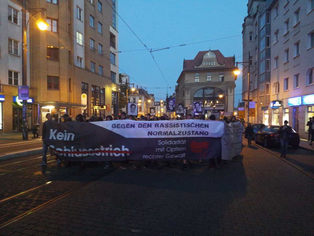 HalggR's tweet photo. 2224 #KeinSchlusssstrich Demo in #Halle geht weiter, hier ein Bild von vor der Zwischenkundgebung. #hal1107 https://t.co/GvgfM30YWI