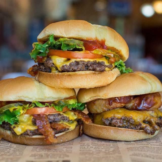 860TOGO's tweet photo. Now this is a burger We offer free delivery for Jakes Wayback Burgers until 7/15/18 promo Wayback #Meriden #Bristol &amp; #Middletown locations only. #JalesWayback #CT #Connecticut #Wallingford #Middlefield #Durham #Portland #Cromwell #Plainville #getinmybelly #foodgasm #burger https://t.co/1PFTk5bj2B