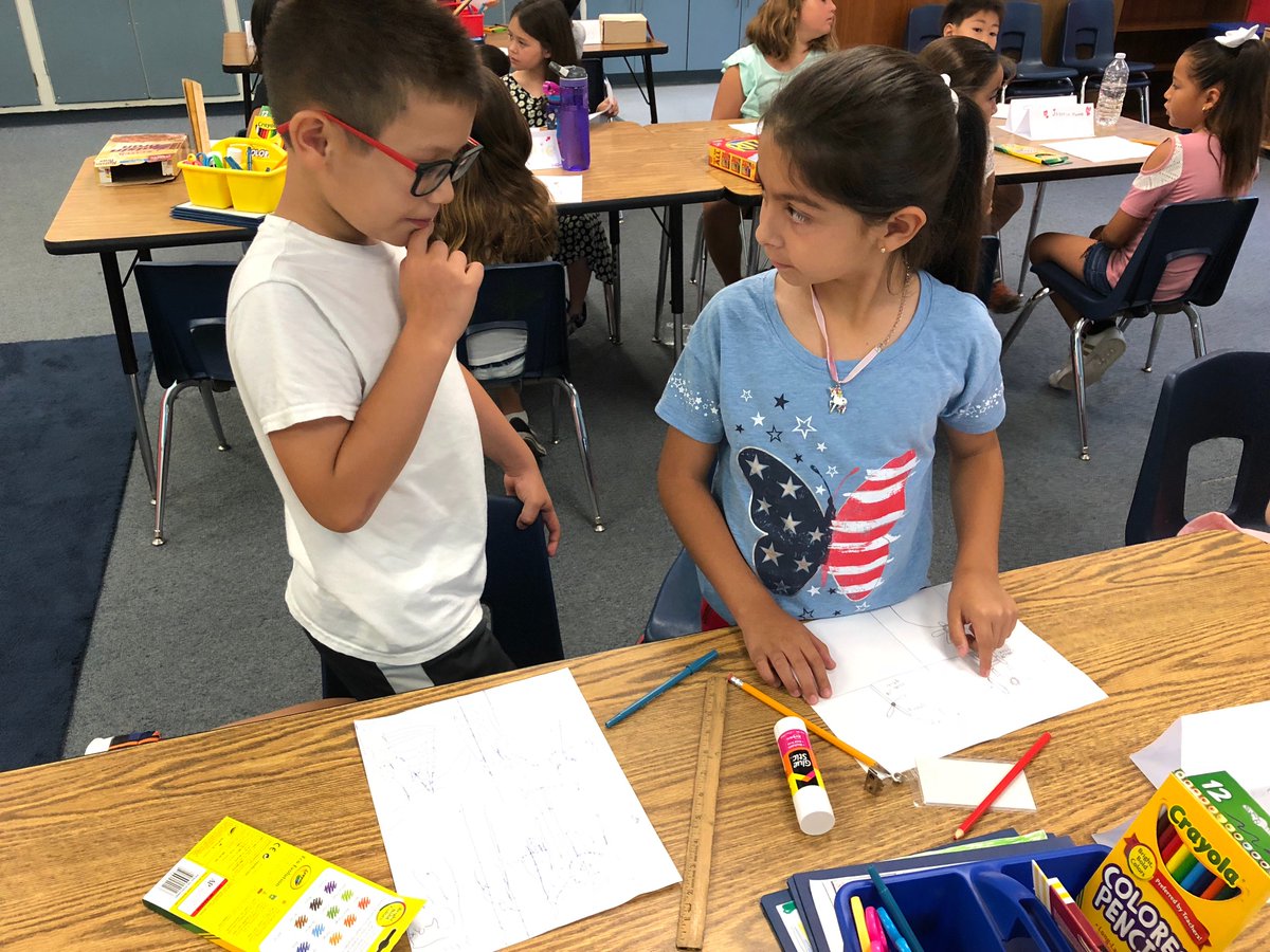 lisamyee's tweet photo. Using the #engineeringdesignprocess to make windmills as mechanical engineers! @EiE_org @DianaTh12345 @nmusd #nmusdSEA https://t.co/lUUi6Tf7fY