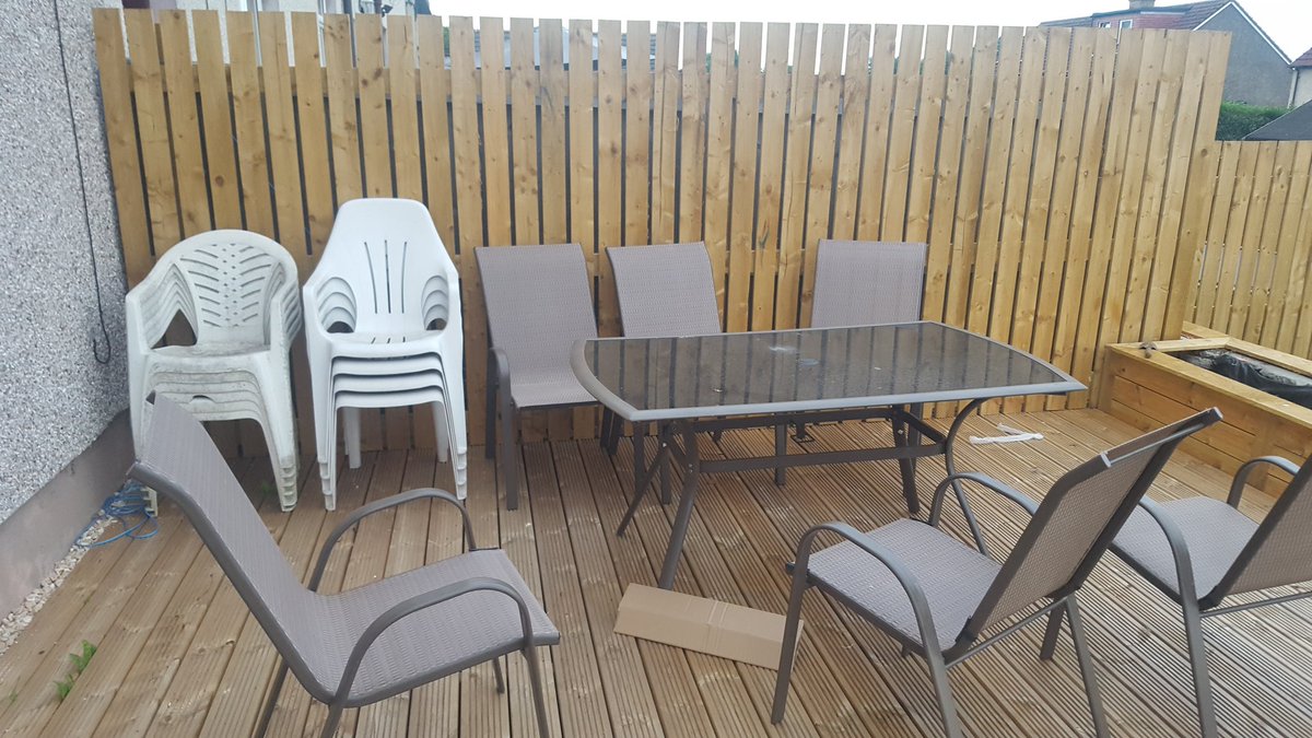 spooks85's tweet image. For sale... 16 plastic chairs and a table.. happy to ship next day delivery for Russia #muchcheapness #ENG #WorldCup