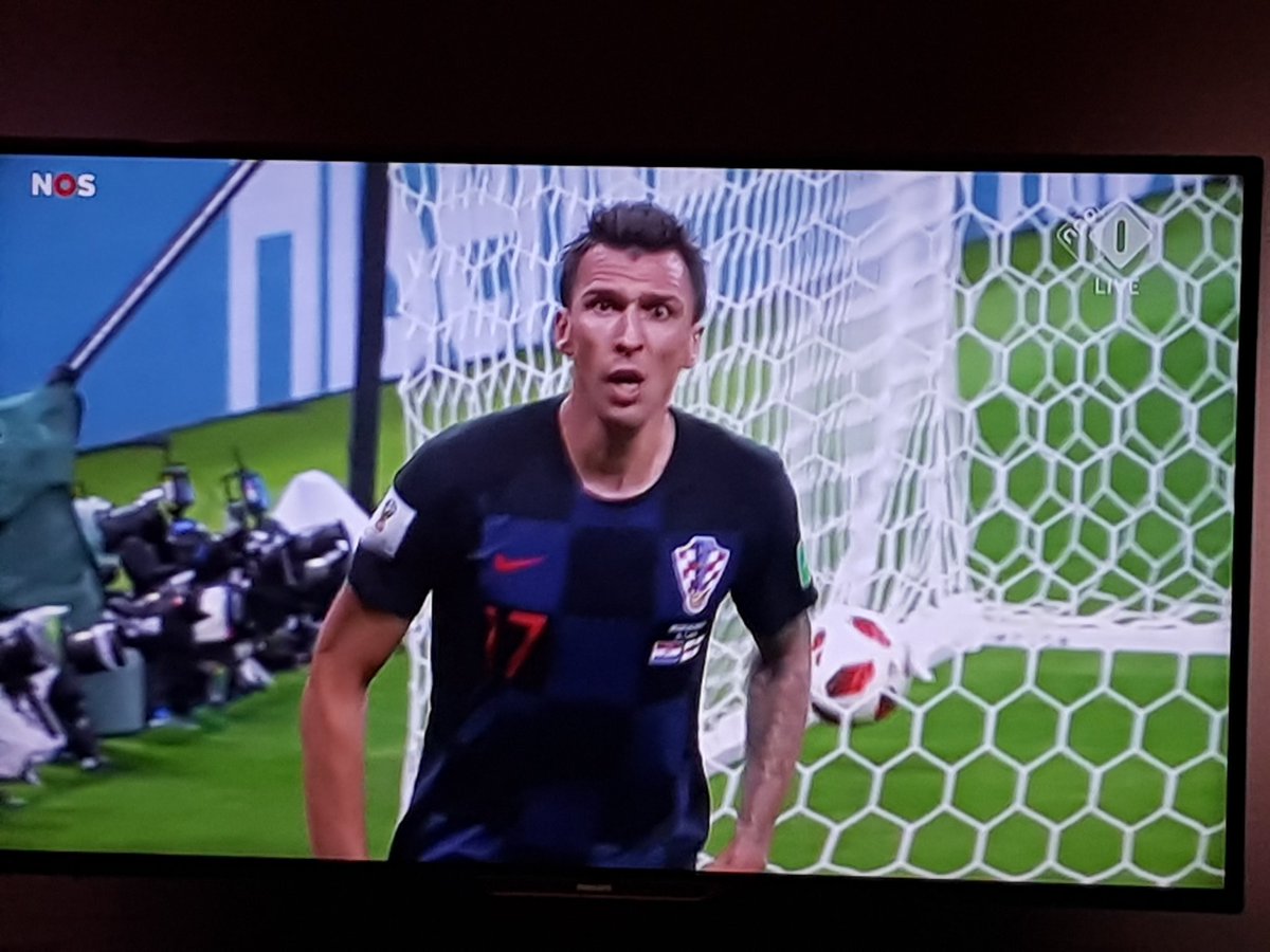 BrenthDijkgraaf's tweet photo. Ik: 'Mandzukic scoort de winnende goal!'
Maxim: 'Dat moet korter.'
Ik: 'Mandzukic goal!'
Maxim: 'Dat moet echt korter.'
Ik: 'Mandzukic!
Maxim: 'Korter..'
Ik: 'MAND!'
@DIWMOTZ @maximhartman #mandzukic #kroeng #wk2018 https://t.co/f03G0oBZ6T