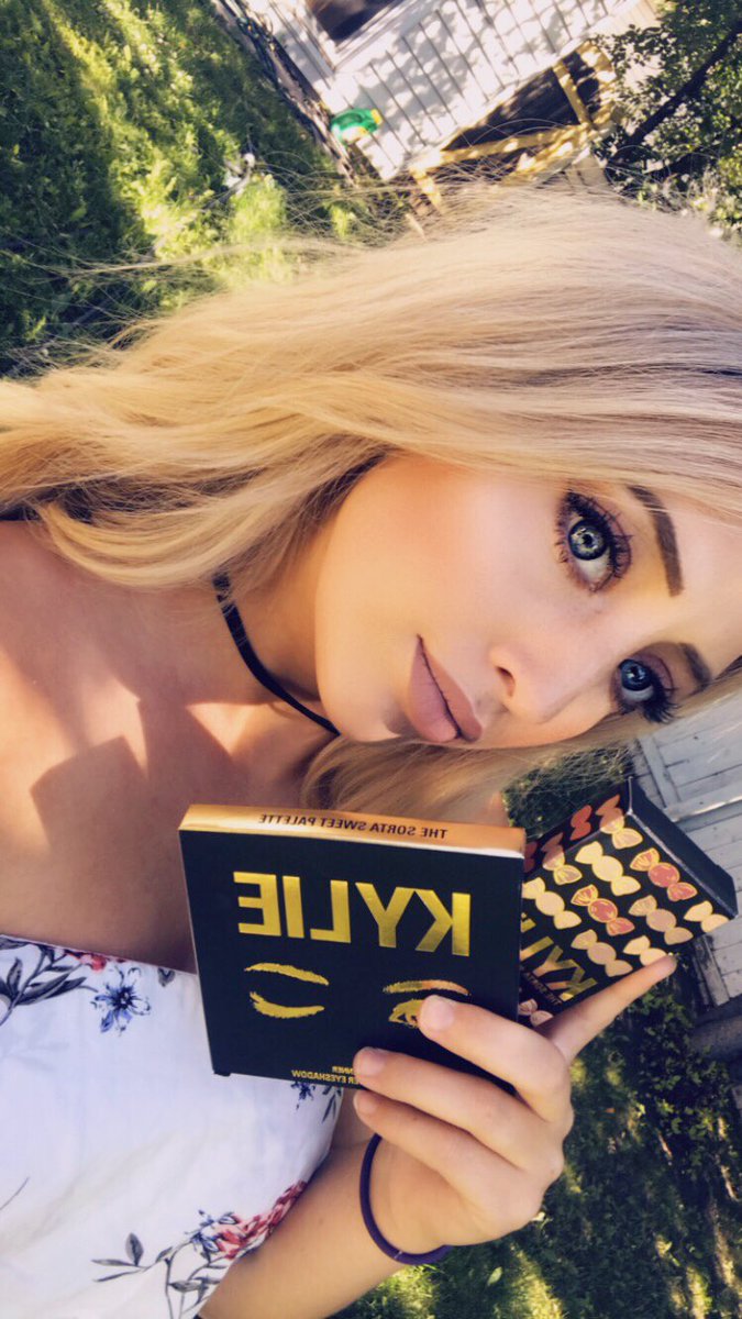 jasminmarshall8's tweet photo. Got my #sortasweet bundle today. So happy with it! 😍😍 I especially love #Malibu 💋 #KylieCosmetics @kyliecosmetics @KylieJenner https://t.co/UsO1kd4MYx