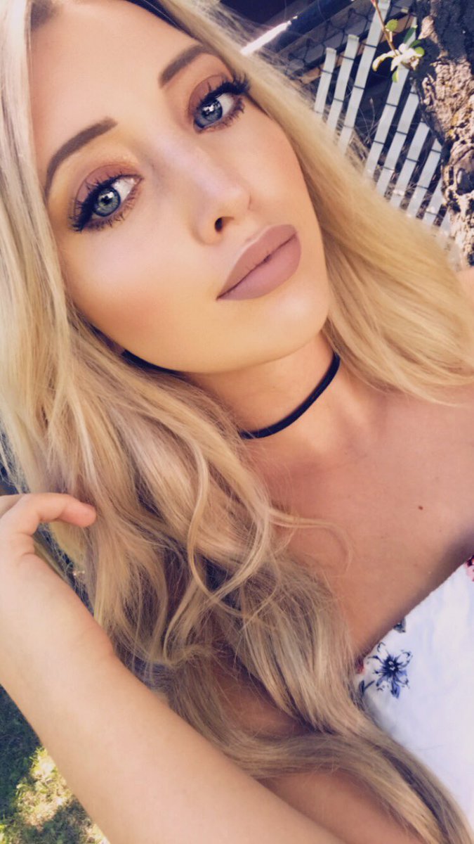 jasminmarshall8's tweet photo. Got my #sortasweet bundle today. So happy with it! 😍😍 I especially love #Malibu 💋 #KylieCosmetics @kyliecosmetics @KylieJenner https://t.co/UsO1kd4MYx