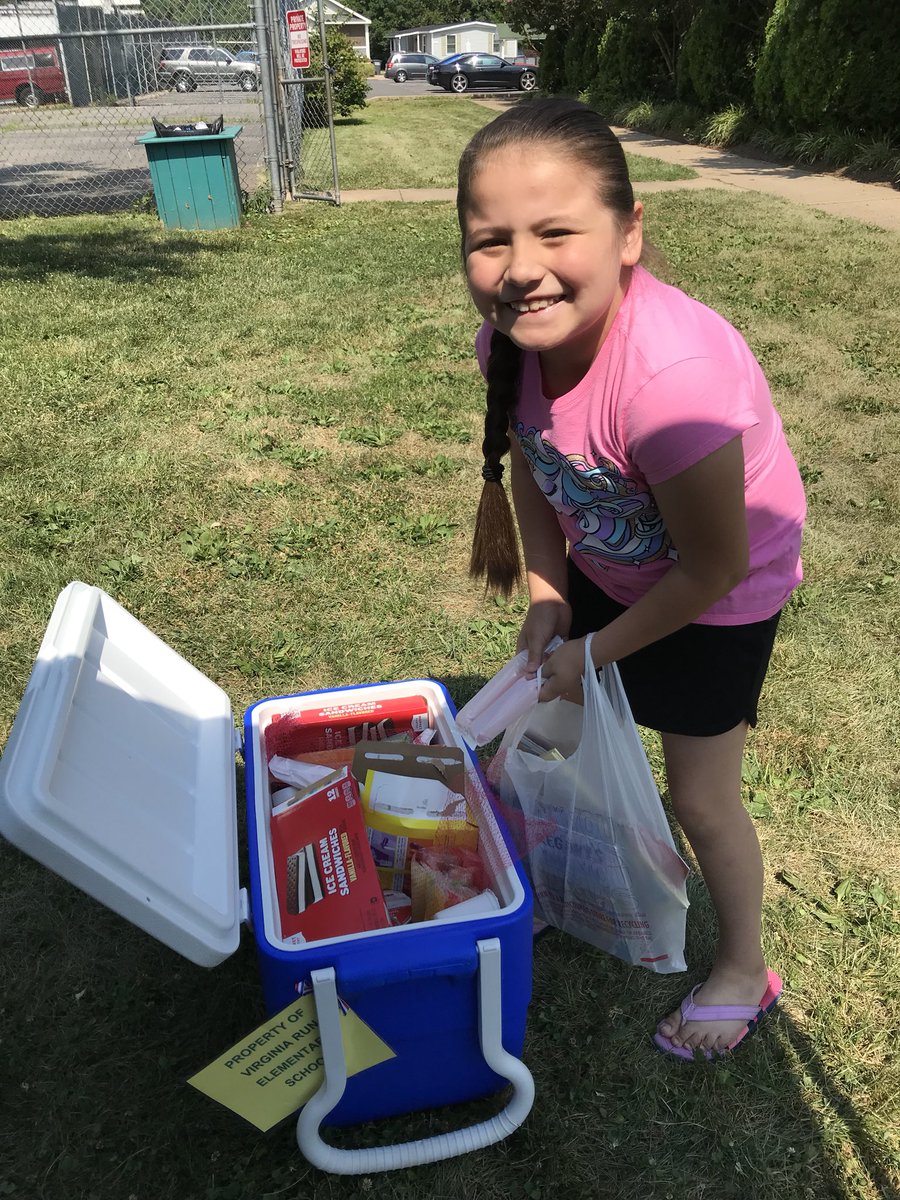 Ms_Dey2's tweet photo. The bookmobile is always a such a fun time to get free books, cool down with a sweet treat and read with friends! #VRESreads #Summerreading @VirginiaRunES https://t.co/aNv8w2c1pn