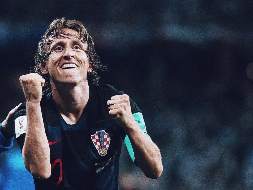 DonFutboI's tweet photo. El mejor jugador del Mundial está a un paso de ganar la copa del mundo y asegurar el Balón de Oro 2018. Merece todos los honores y un monumento en Croacia 🇭🇷. Que manera de darlo todo. 

Damas y caballeros... Luka Modric: https://t.co/rxnjOORLXq
