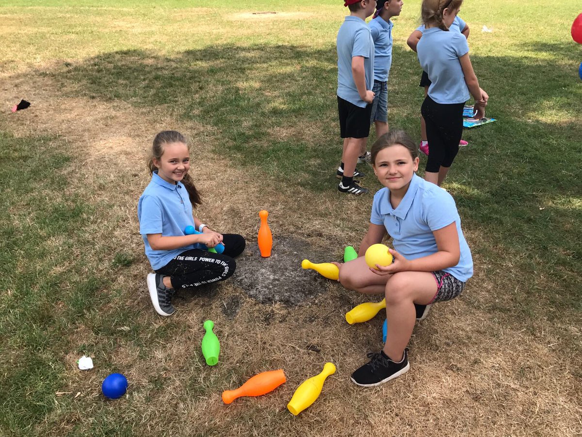 Griff_Y3_4's tweet photo. Smiles all round. Lots of friends having lots of fun together⭐️ https://t.co/f2pPiYcjmj