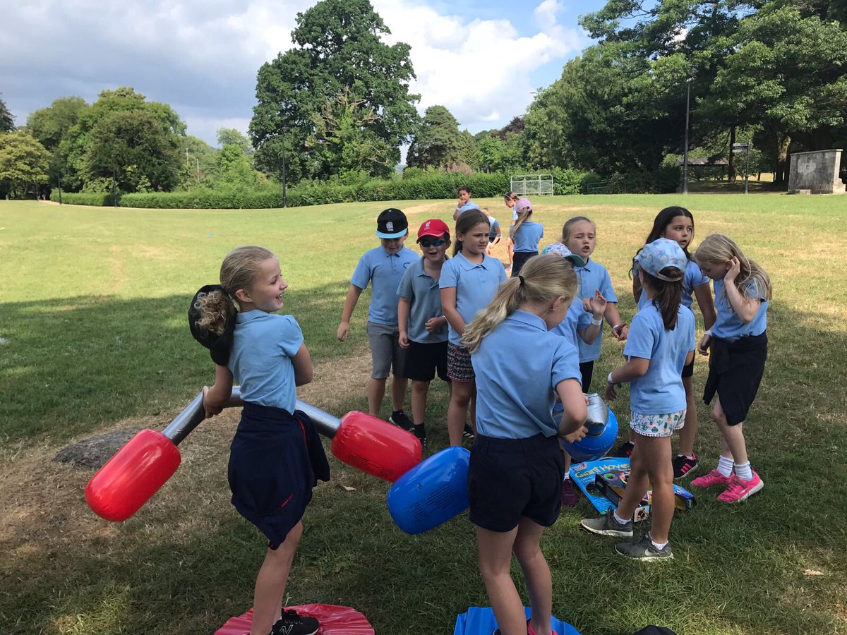 Griff_Y3_4's tweet photo. Smiles all round. Lots of friends having lots of fun together⭐️ https://t.co/MMuPpxLXKI