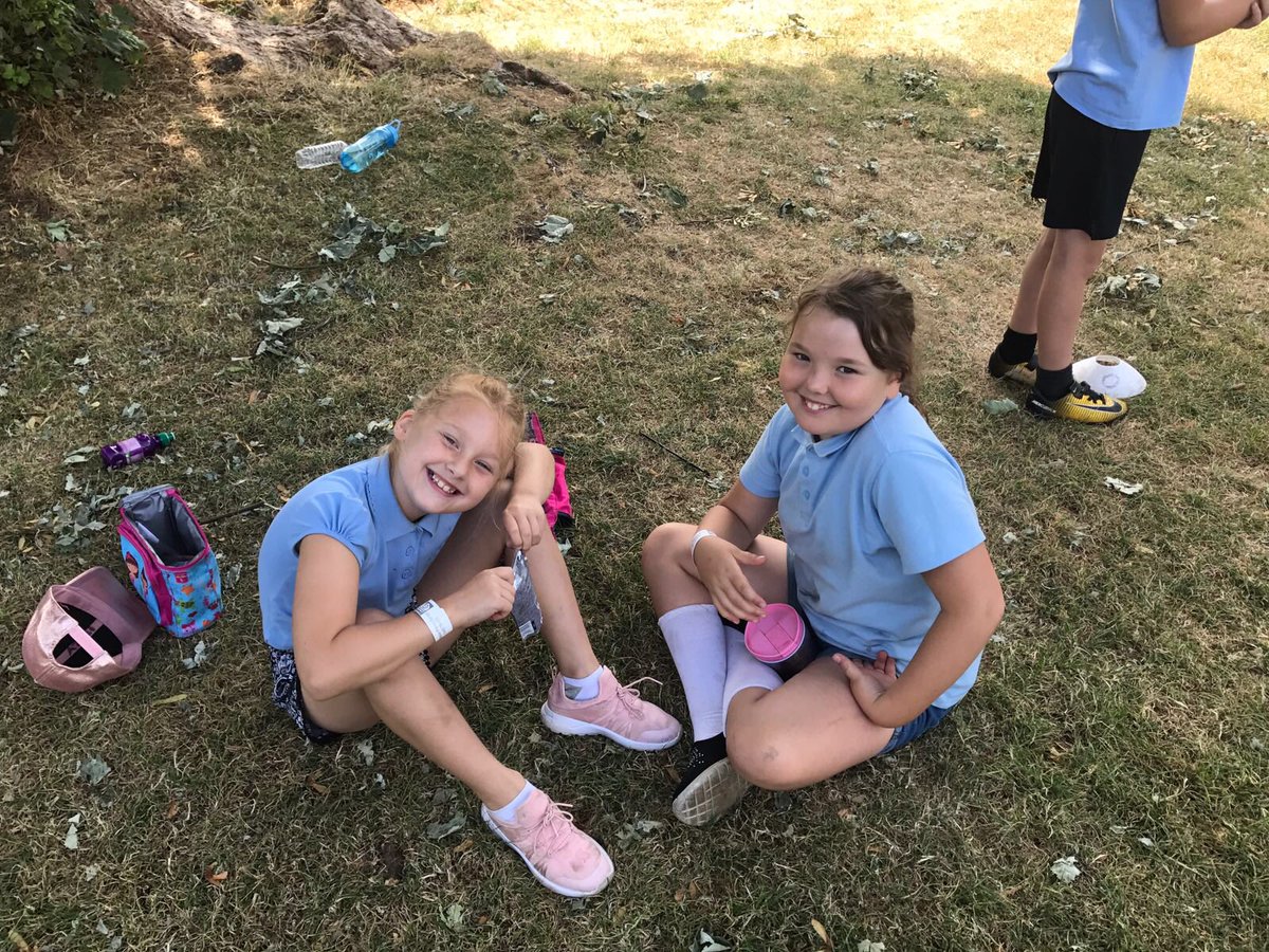 Griff_Y3_4's tweet photo. Smiles all round. Lots of friends having lots of fun together⭐️ https://t.co/a5CesicPho