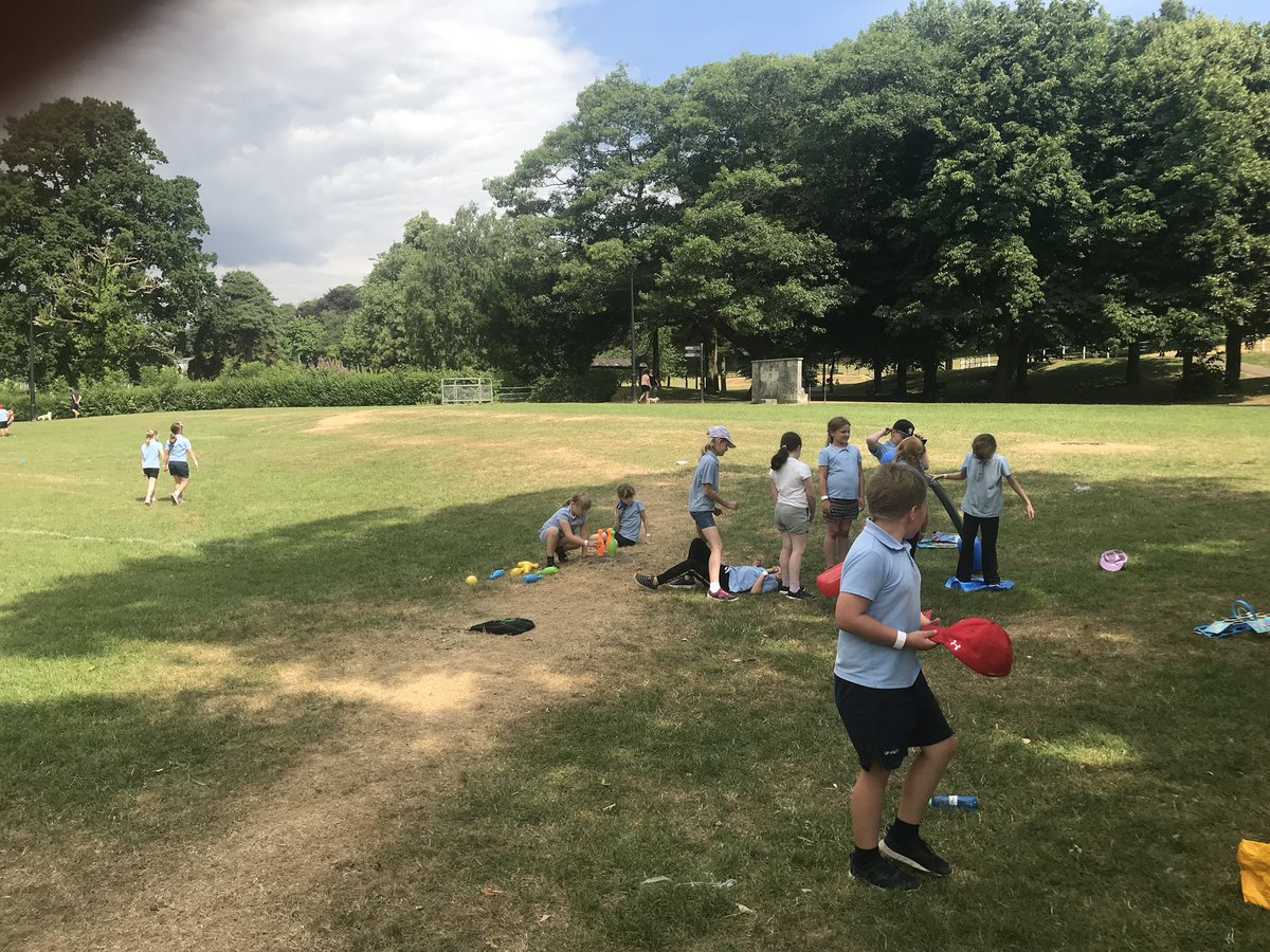 Griff_Y3_4's tweet photo. Smiles all round. Lots of friends having lots of fun together⭐️ https://t.co/sxbXbimy8p