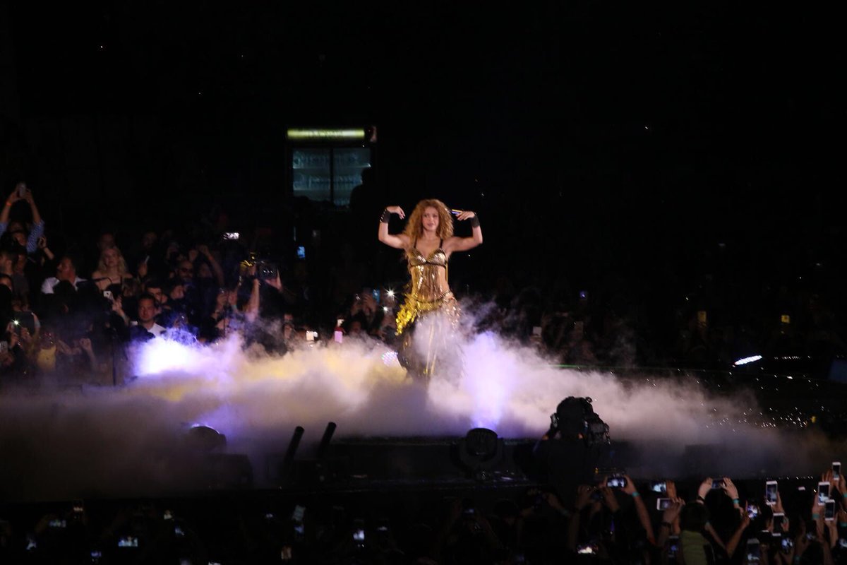 Besiktas's tweet photo. What a night @VodafonePark Gracias @shakira https://t.co/ezwS0VIyhw