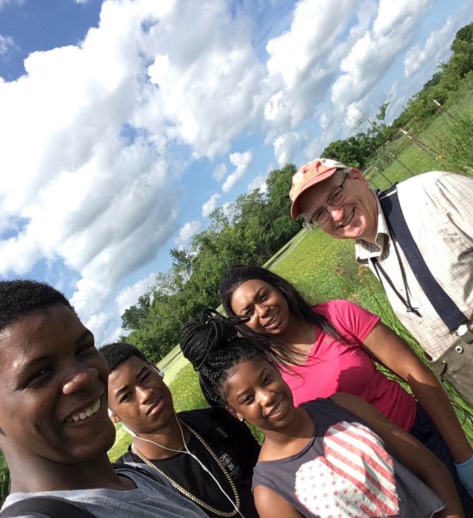 Dr. Tom Byl, with the USGS LMGWSC, mentoring 4 high school students on wetland water quality and harmful algal blooms.