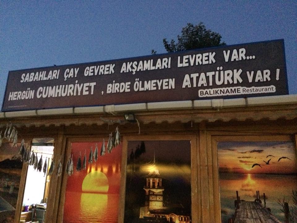 zalimin50tonu's tweet photo. Arapça yerine görmek istediğim tabelalar https://t.co/x6geHKXUfK