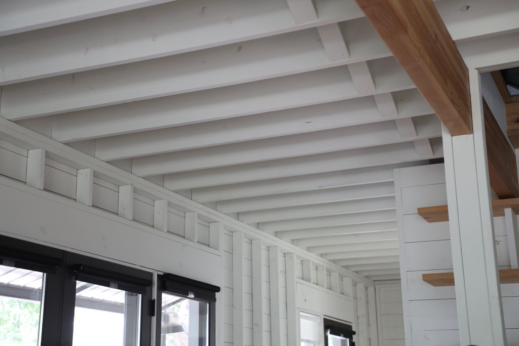 MattRisinger's tweet photo. #perfectwall house has no Insulation in the walls... how’s this meet code?  Watch my new video to see the details. “This New House Has No Drywall, No Insulation, and an All Wood / Shiplap Interior!” https://t.co/sjmJFDVrd4 https://t.co/3K5QCNOISi