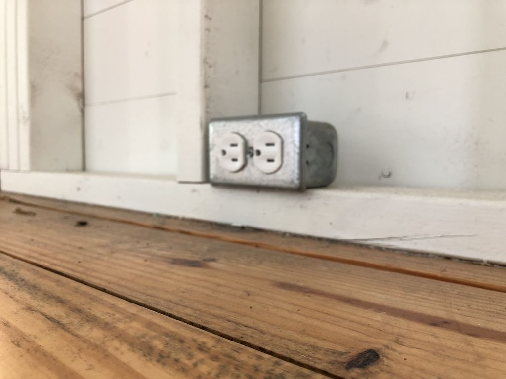 MattRisinger's tweet photo. #perfectwall house has no Insulation in the walls... how’s this meet code?  Watch my new video to see the details. “This New House Has No Drywall, No Insulation, and an All Wood / Shiplap Interior!” https://t.co/sjmJFDVrd4 https://t.co/3K5QCNOISi