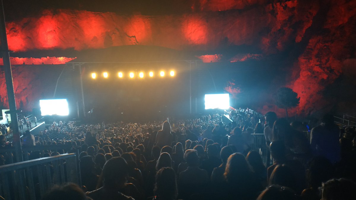 PaquiLM's tweet photo. El auditorio de #starlitefestival minutos antes de comenzar el concierto de @LuisMiguel_Of 
@RadioTuYYoLM https://t.co/JtgkXMxhkb