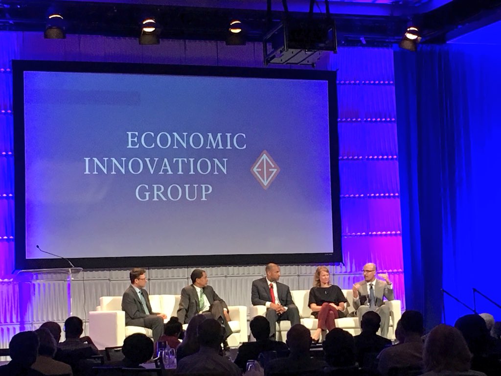 NGonzalezAlarc's tweet image. @ktsharp2 from @NewAmerica at #EconSummit18 stated that the common understanding is that men will be more at risk from automation, but the reality is that occupations at higher risk have disproportionately female concentration, such as clerical jobs #automationrisk #futureofwork