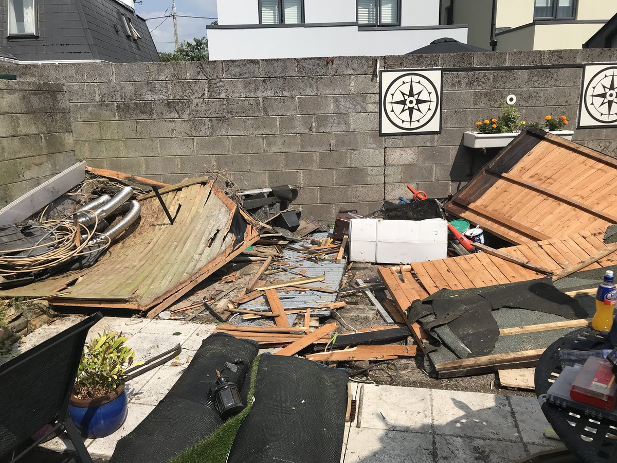 sarahamplify's tweet photo. Spent the day taking down our shed with a sledge hammer 🔨 growing up helping my dad on construction sites (prob shouldn’t have at 12) came in handy today 🙌🏻#diy #beforephotos https://t.co/3wlo54muwk