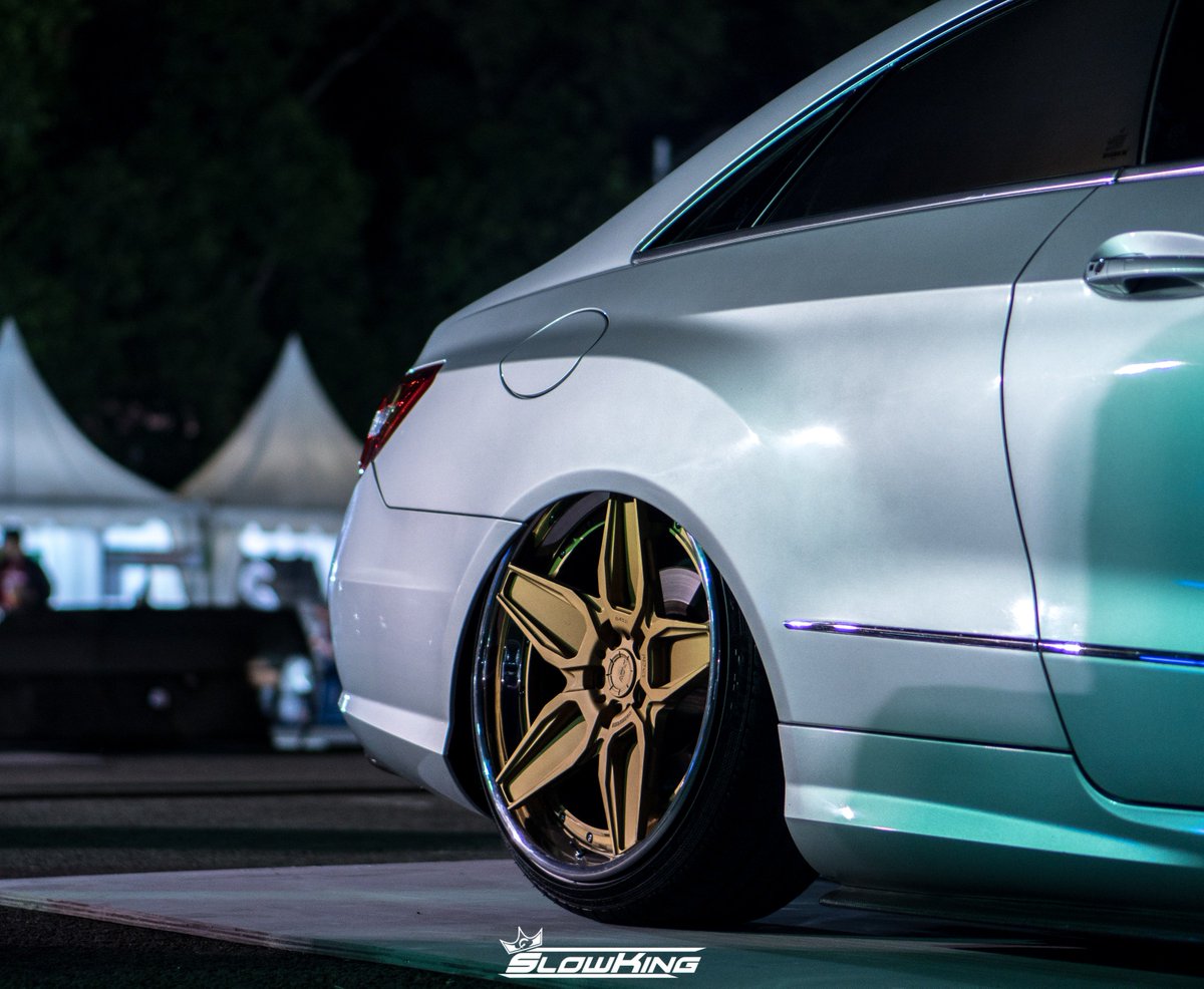slowkingmedia's tweet photo. SLAMMED MERCEDES!

#mercedesAMG #mercedesBenz #xxl #cars #germany #smashisback #croeng #kroasia #WorldCup #video #photo #igo #twitter #slowkingmedia https://t.co/rbElWJSjbg