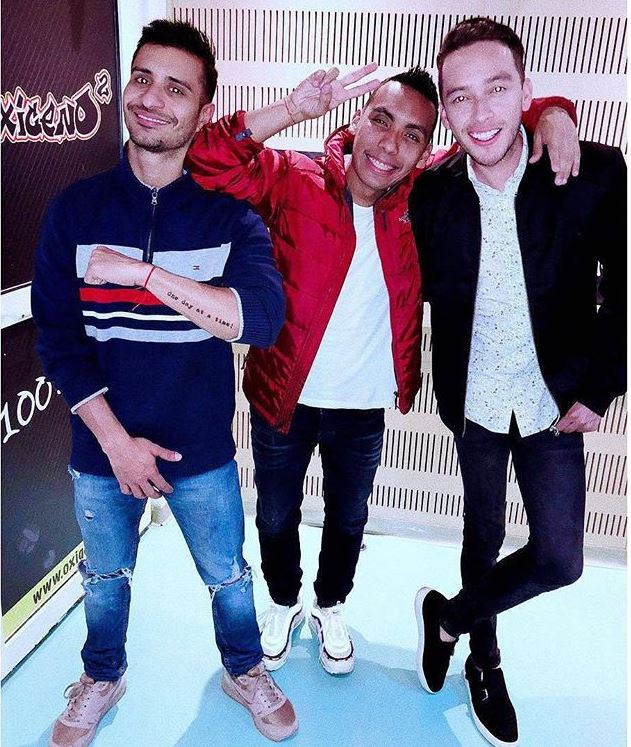 los40_co's tweet photo. #ElTrasnoshow 🤩 con los más divertidos 😂 de la radio en Colombia 🇨🇴 @tavobernate ❤️ @kevincaracol 🔥 y @parasicologo 😱 en este miércoles de #HumorEnElTrasnoshow 🤡 ¡Sintoniza 100.4FM 📻 o conéctate a través de la webcam 📸!
https://t.co/Rcj9le3v3h https://t.co/NCiRqSejG7