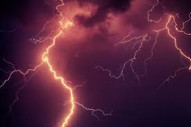 azstateforestry's tweet photo. While monsoon season helps reduce the threat of wildfires, we still need to be aware of the potential dangers of thunderstorms:
#AZStateFire #AZStateForestry https://t.co/8uDiSD3cWD