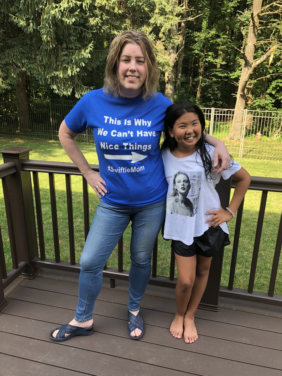 MikeMinnick31's tweet photo. @taylorswift13 @taylornation13 This Swiftie family wants to meet you at #RepTourPhiladelphia #swiftiemom #swiftiedad https://t.co/3mu5a8pVOl