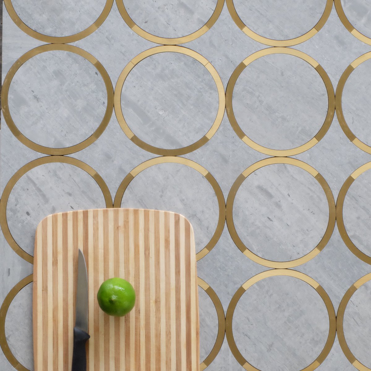 NationalTile_NJ's tweet photo. #backsplash #kitchenideas #goldthings #tile #goldbacksplash #golddecor #marbles #tileart #tileaddiction #tiledesign #brass #gray #cuttingboard #lemon #lime #kitchendecor #kitchenbacksplash #backsplash #backsplashideas https://t.co/I7gXVEau3q