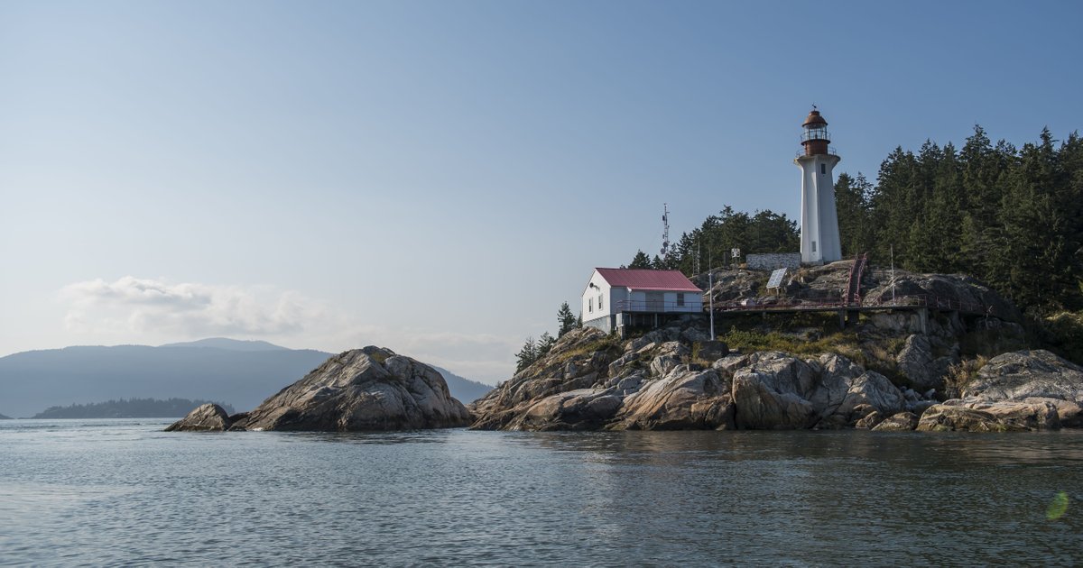 WestVanDistrict's tweet image. If you’re planning on visiting #LighthousePark between July 23–25, expect possible delays in and out of the park. Crews will paving the entrance to the park and a portion of the parking lot (which are in need of necessary upgrades). More info: ow.ly/38D230kSe18 #WestVan