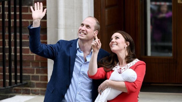 noctturnas's tweet photo. "Oh look honey, is that a bird?"
"No dear, that's a plane with our team on it, they really are coming home" #CROENG #ENGCRO #EnglandvsCroatia #ENGvCRO #ENG #England 😂👋🏻 https://t.co/J0gEPq7YXC