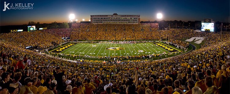 SECSlowSmoked's tweet image. Loudest SEC Stadiums Round 1:

RT for Donald W Reynolds Stadium
Like for Faurot Field

#GoHogs #PigSooie

#Mizzou #GoTigers