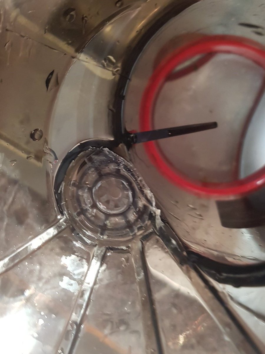 GordonRyan's tweet photo. @KuvingsAU who should I contact about the wear concerns I have on my new juicer? I tried emailing last week but still getting crickets from you. https://t.co/X1Smv97vj8